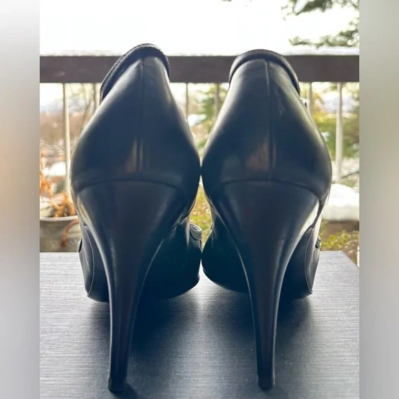 Vintage Dolce & Gabbana (D&G) Pointed Toe Heels
EU 40 | US 10
Made in Italy - Picture 8 of 9